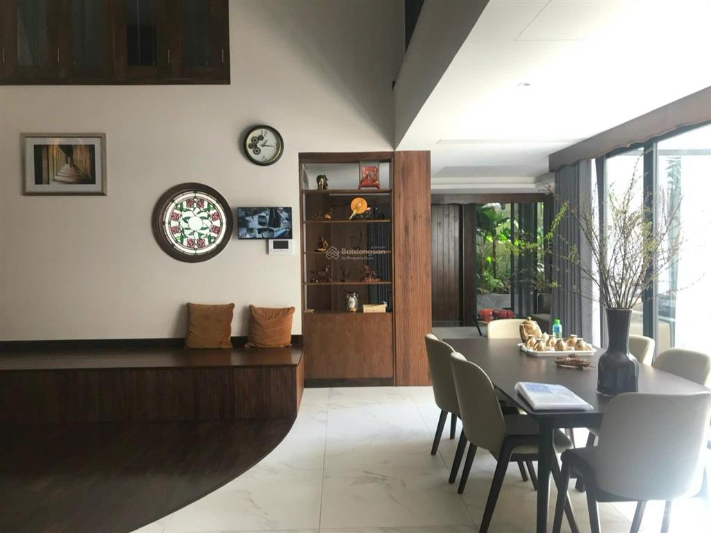 Bán biệt thự sang trọng, đẳng cấp ngay trung tâm quận 3, khu vực xung quanh đều toàn biệt thự.