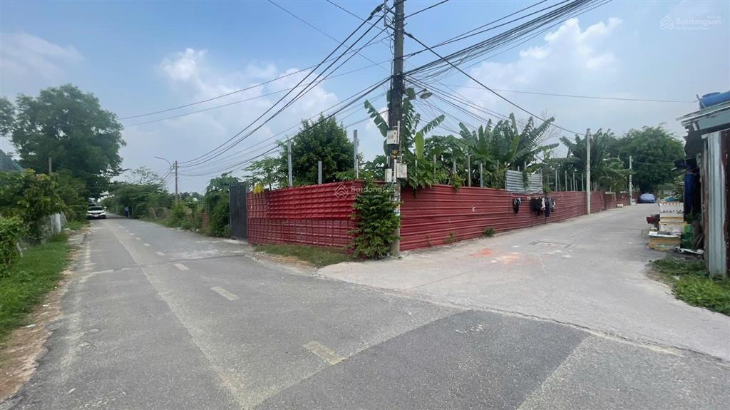 Bán nhà vườn nhà góc 2 mặt tiền 7.500m2, thổ cư 400m2 cách chợ hóc môn 500m, 100m x 75m