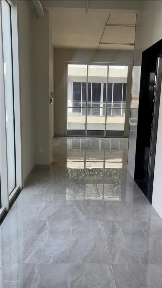 Sala thủ thiêm góc 3 mặt tiền. 9m x 20m, cực kì thoáng mát