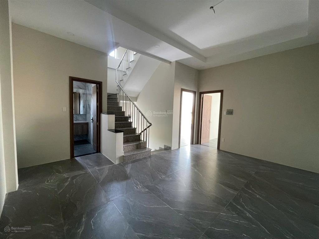 Góc 2 mặt tiền kinh doanh gần các bệnh viện, trung tâm thương mại lớn ở quận 5 và 11. trệt 5 lầu st