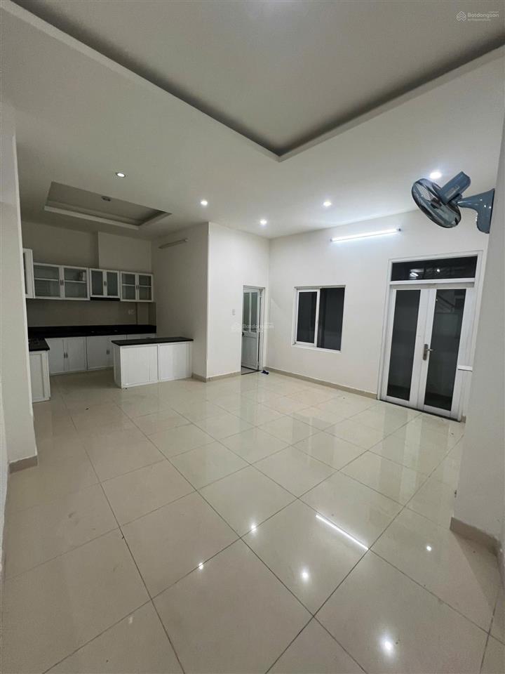 Bán nhà hẻm 2 tránh nhau ô tô tránh nhau trung tâm của quận 3 và quận 10. gần 100m2