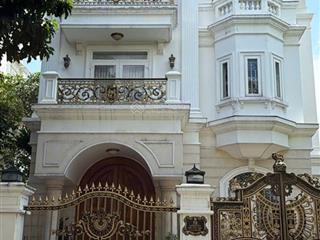 Villla đường số 8, phường 5, khu cityland sau lưng e mart. 13.6x19, 261m2, 1 hầm, 4 tầng