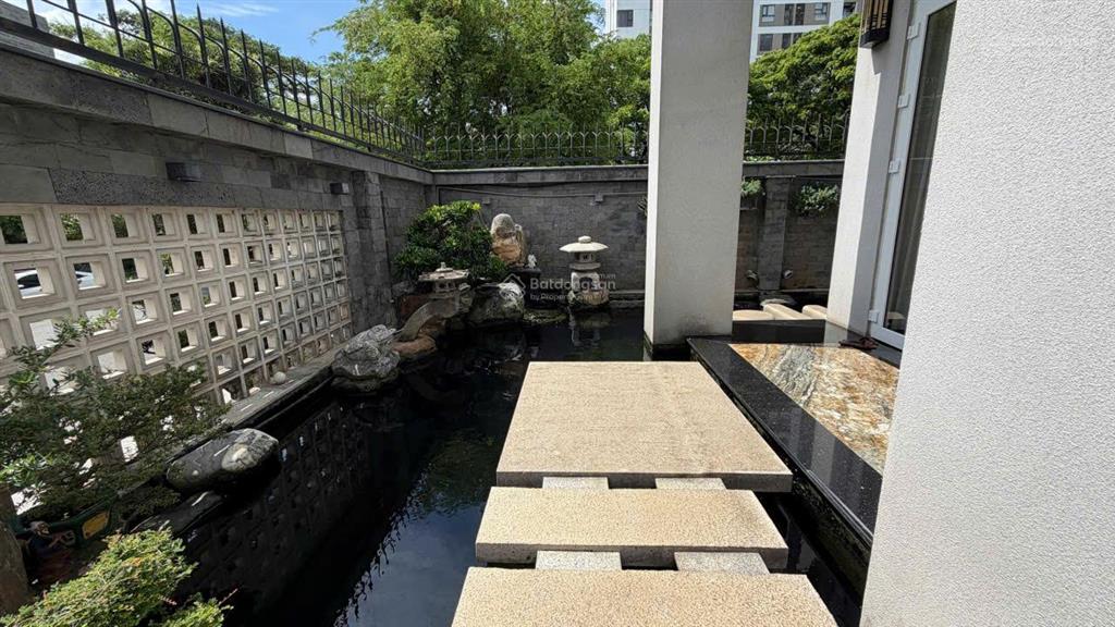 Bán nhà riêng view đẹp tại sư vạn hạnh,chỉ 247 triệu/m2 hẻm 2 ô tô.
