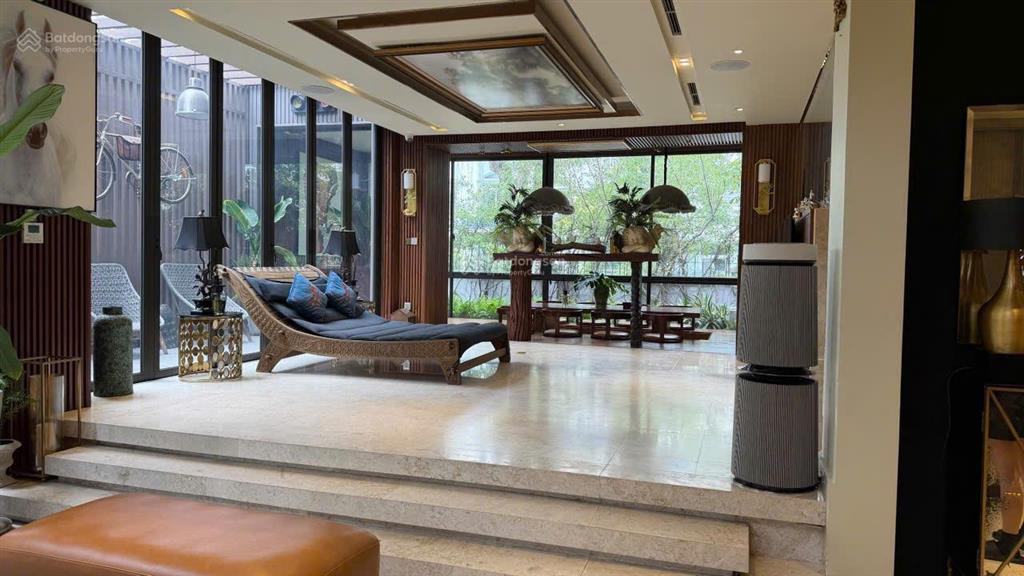 Biệt thự hầm 4 tầng rất đẹp và sang trọng tại khu biệt thự nguyễn văn hưởng.