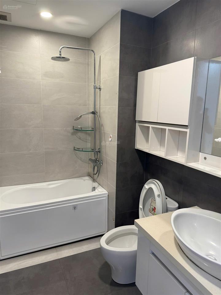 Chính chủ cần bán gấp căn hộ 2 phòng ngủ 2wc đầy đủ nội thất. hiện đang cho thuê