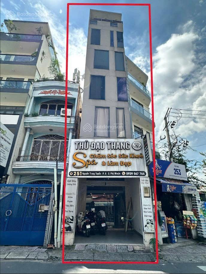 Hiếm nhà sát góc 2mt nguyễn trọng tuyển gần sát nguyễn văn trỗi cách sân bay 3,5km 6 tầng, nở hậu.