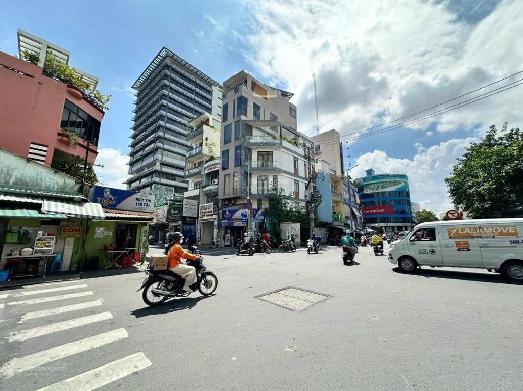 Hiếm nhà sát góc 2mt nguyễn trọng tuyển gần sát nguyễn văn trỗi cách sân bay 3,5km 6 tầng, nở hậu.
