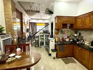 Mặt tiền hxh thông lâm văn bền q7  3 tầng nở hậu  hoàn công 8.9 tỷ