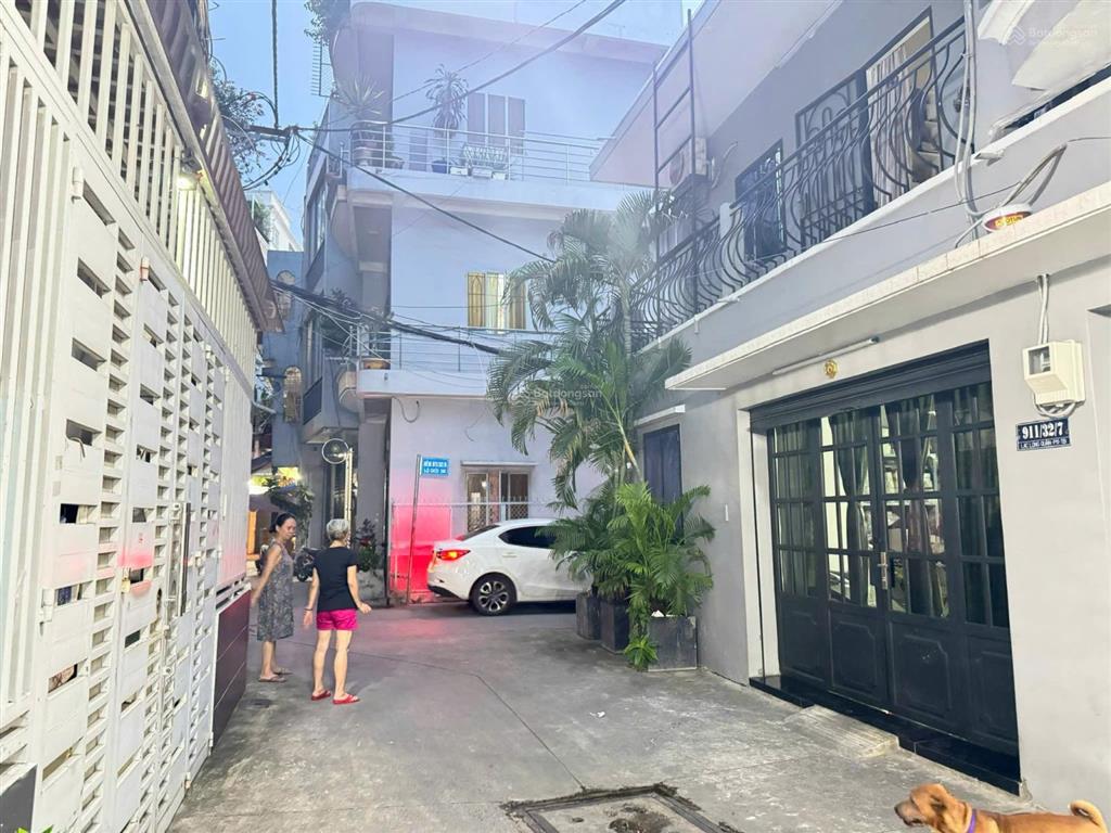 Bán nhà hẻm 911 lạc long quân hẻm xe hơi giá tốt khu vực.