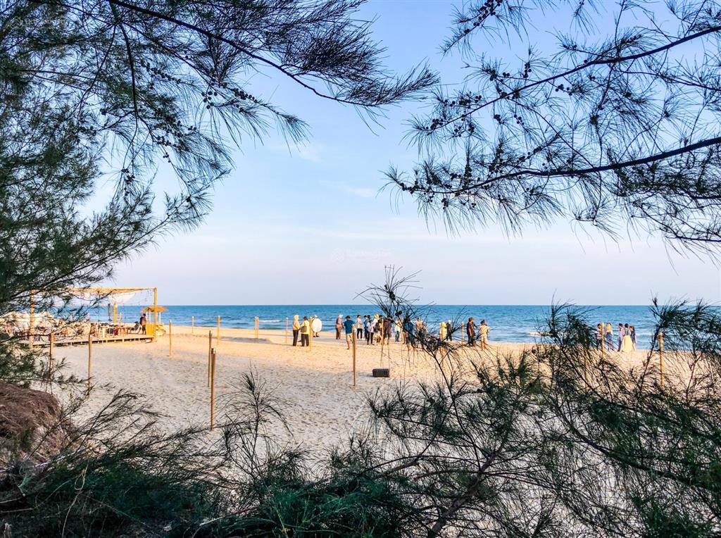 Bán đất giáp biển tại xã tân thuận, 8,5 tỷ, 2200 m2 tặng nhà trên đất