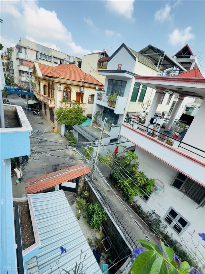 Hạ giá sốc 10.5 tỷ xuống còn 9,1 tỷ, hẻm xe hơi ra đại lộ phạm văn đồng, 4.3x16m, 3 tầng mới đẹp