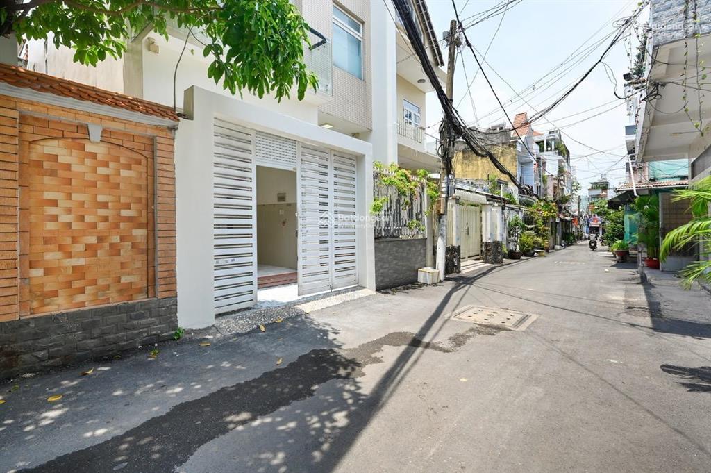 Bán nhà ngang lớn 6,5m x 13m nở hậu hơn 9m chu văn an  bình thạnh đối diện hvcb