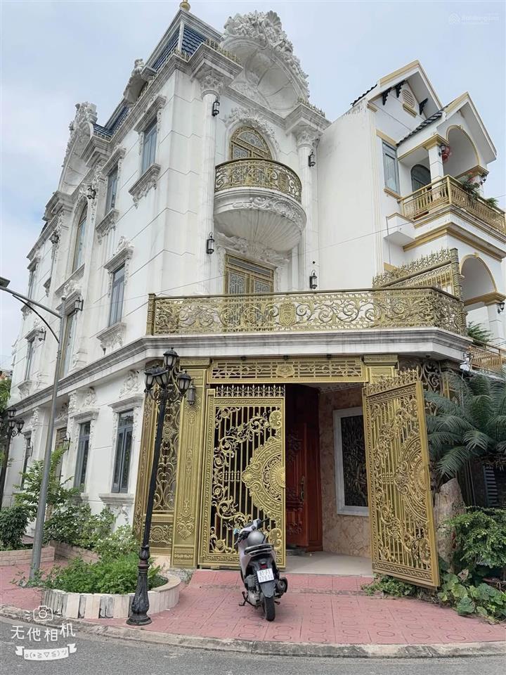 Biệt thự sang trọng ngay trung tâm dĩ an 1 trệt 3 lầu thiết kế hiện đại, sang trọng