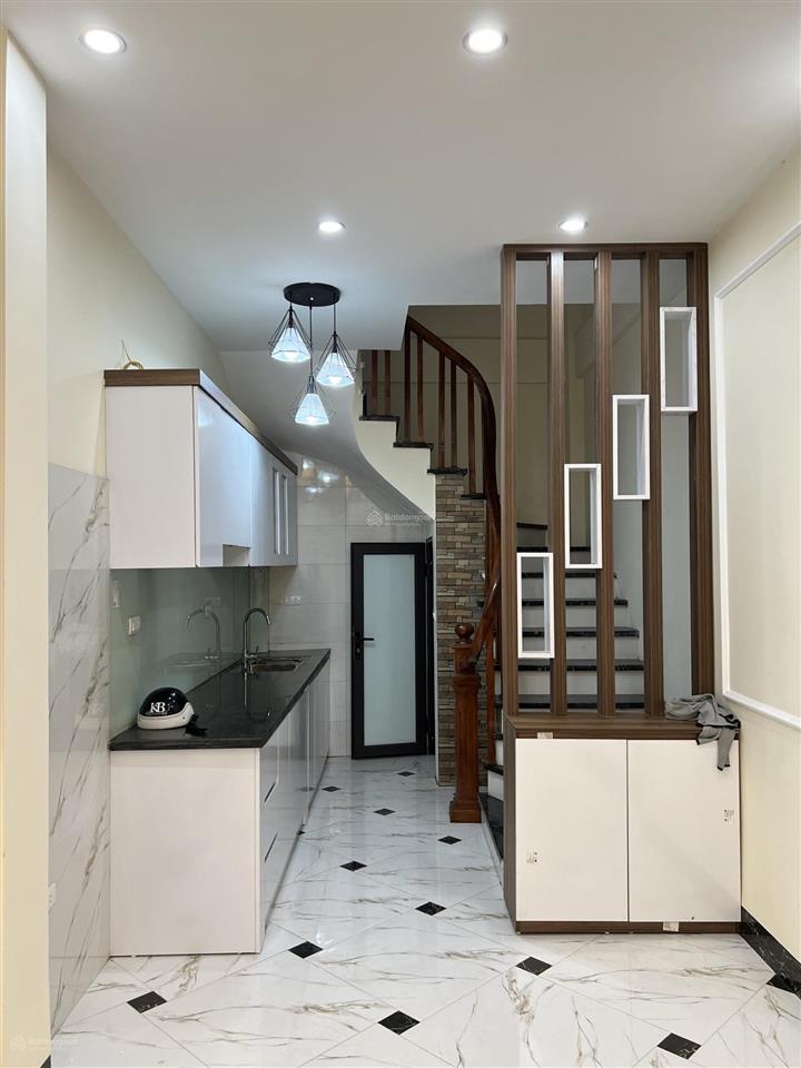 Cho thuê nhà riêng 4 tầng tại nam dư thông sang lĩnh nam, giá 10 triệu.  0962 050 ***