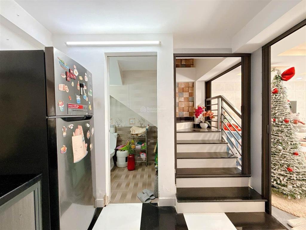 Q7 cạnh him lam xe hơi đỗ cửa  nhà đẹp cực chỉ 6t hơn xíu