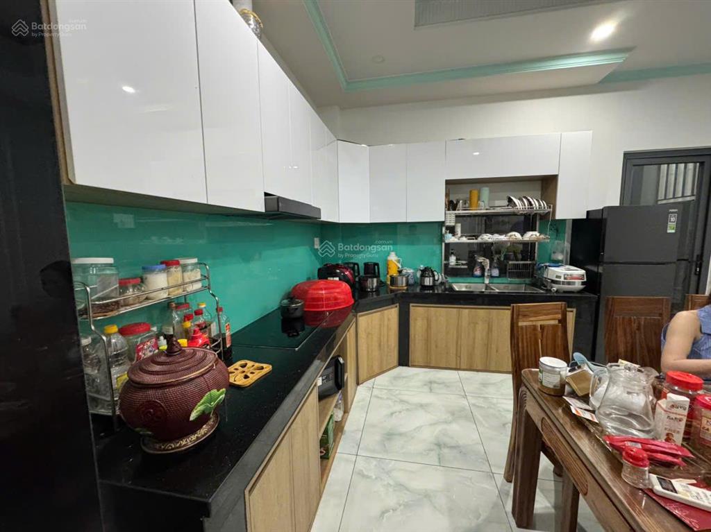 10 tỷ, nhà shr, có thang máy, full nội thất, hướng đông nam, đường 12m, dân cư đông, yên tĩnh
