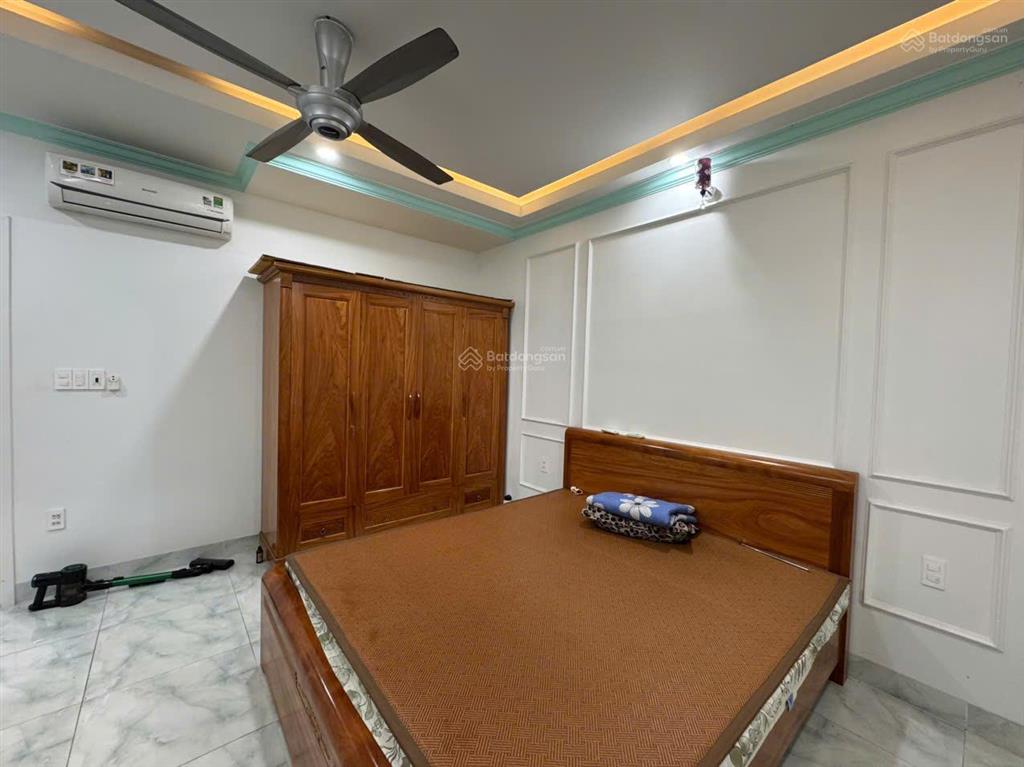 10 tỷ, nhà shr, có thang máy, full nội thất, hướng đông nam, đường 12m, dân cư đông, yên tĩnh