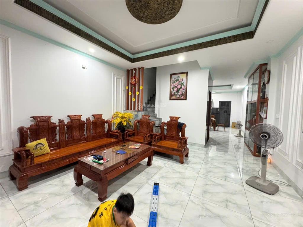 10 tỷ, nhà shr, có thang máy, full nội thất, hướng đông nam, đường 12m, dân cư đông, yên tĩnh