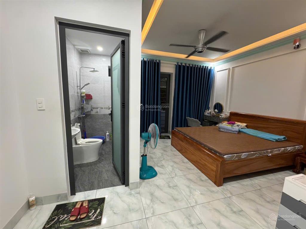 10 tỷ, nhà shr, có thang máy, full nội thất, hướng đông nam, đường 12m, dân cư đông, yên tĩnh