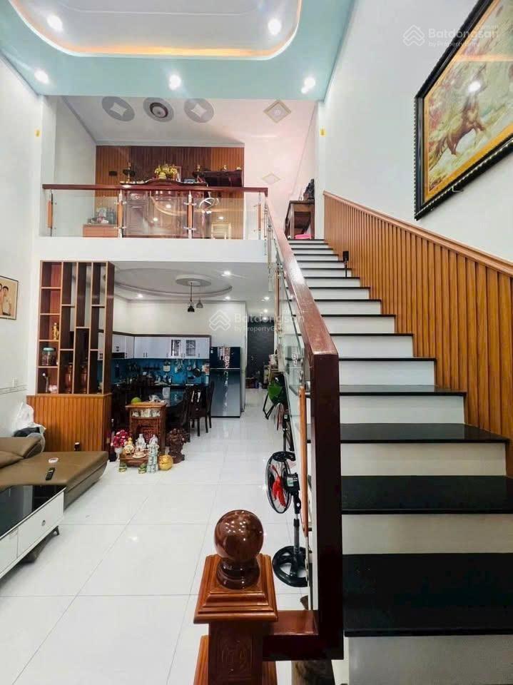 Nhà thật nè, ở bình hưng. 5x22m. 720 triệu. cách siêu thị satra q8 chỉ 2km. cho thuê 16tr/tháng