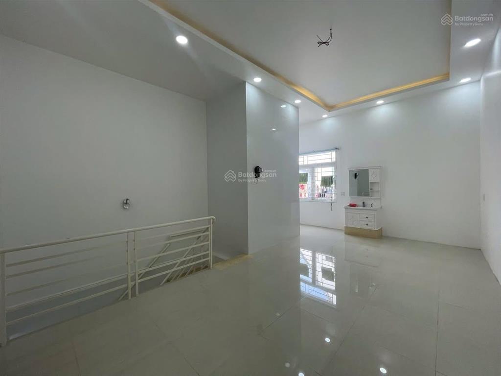 Tôi chính chủ bán full 735tr. ngay chợ bình hưng quận 8, sổ riêng, 5x19m. đang cho thuê 22tr/tháng.