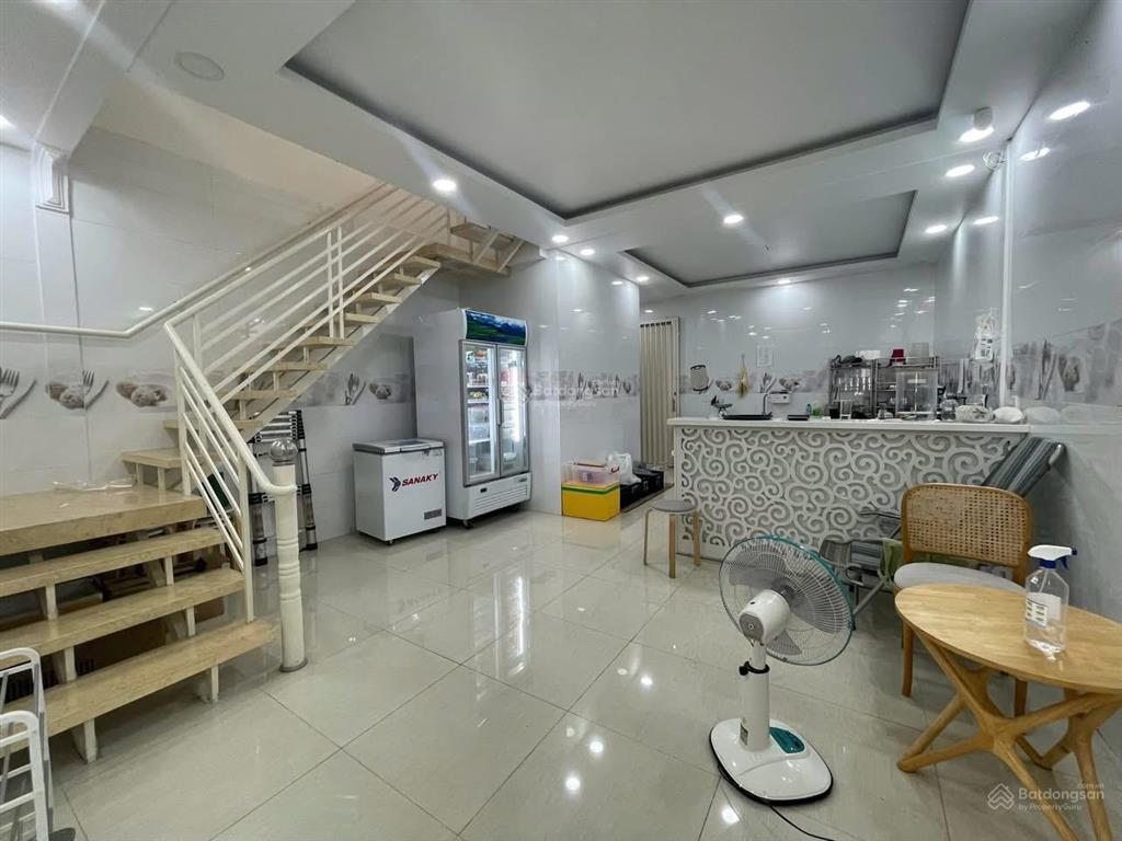Tôi chính chủ bán full 735tr. ngay chợ bình hưng quận 8, sổ riêng, 5x19m. đang cho thuê 22tr/tháng.