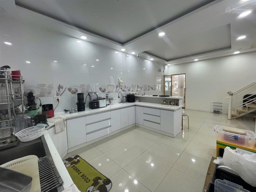 Tôi chính chủ bán full 735tr. ngay chợ bình hưng quận 8, sổ riêng, 5x19m. đang cho thuê 22tr/tháng.