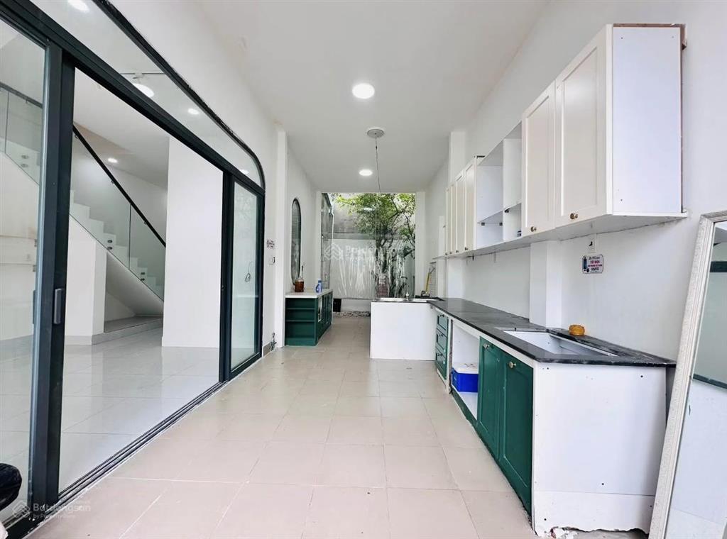 Nhà chợ phú lợi xe hơi 7x20m. hiện đại kiên cố. giá gốc 935 triệu, ở hoặc cho thuê tuỳ ý, sổ riêng