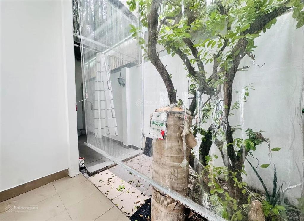 Nhà chợ phú lợi xe hơi 7x20m. hiện đại kiên cố. giá gốc 935 triệu, ở hoặc cho thuê tuỳ ý, sổ riêng
