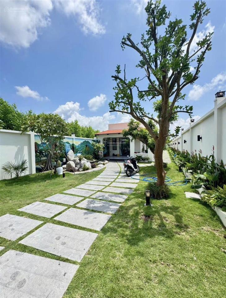 Gia đình cần bán nhà vườn 10x30m ngay chợ bình điền. giá chuẩn 950tr, sổ riêng, đầu tư, cho thuê