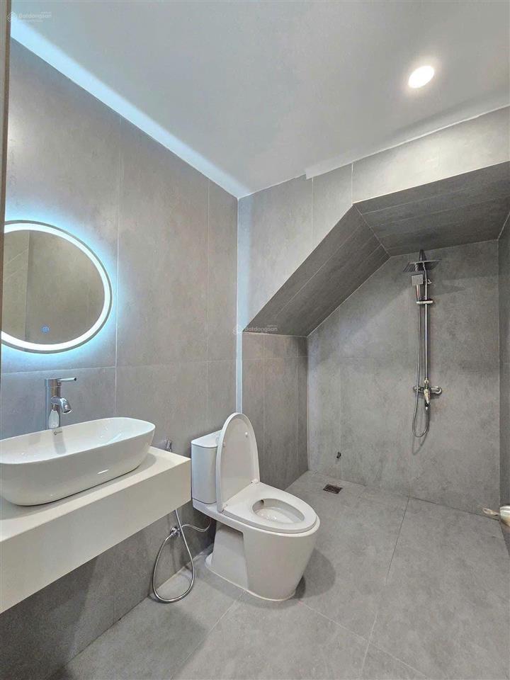 Gia đình cần bán nhà vườn 10x30m ngay chợ bình điền. giá chuẩn 950tr, sổ riêng, đầu tư, cho thuê