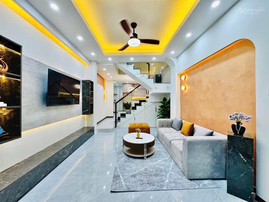 Nhà mặt hẻm trần xuân soạn quận 7. 4x15m. giá 890 triệu. ngay chợ trung tâm. trả trước 450tr sở hữu