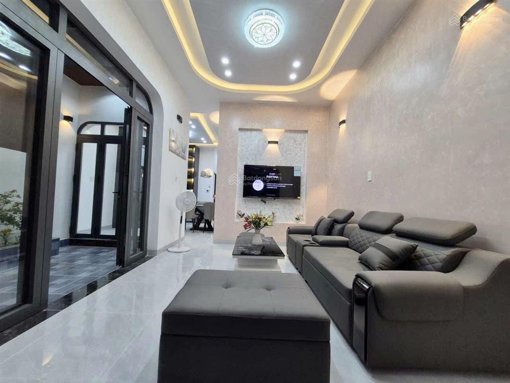 Kẹt nặng cần bán nhà 6x20m cấp 4 sân vườn 950tr. ngay nguyễn hữu trí chỗ chợ đệm. trả trước 550tr