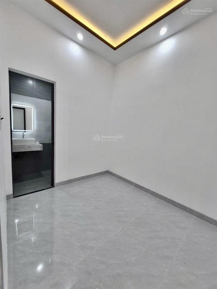 Kẹt nặng cần bán nhà 6x20m cấp 4 sân vườn 950tr. ngay nguyễn hữu trí chỗ chợ đệm. trả trước 550tr