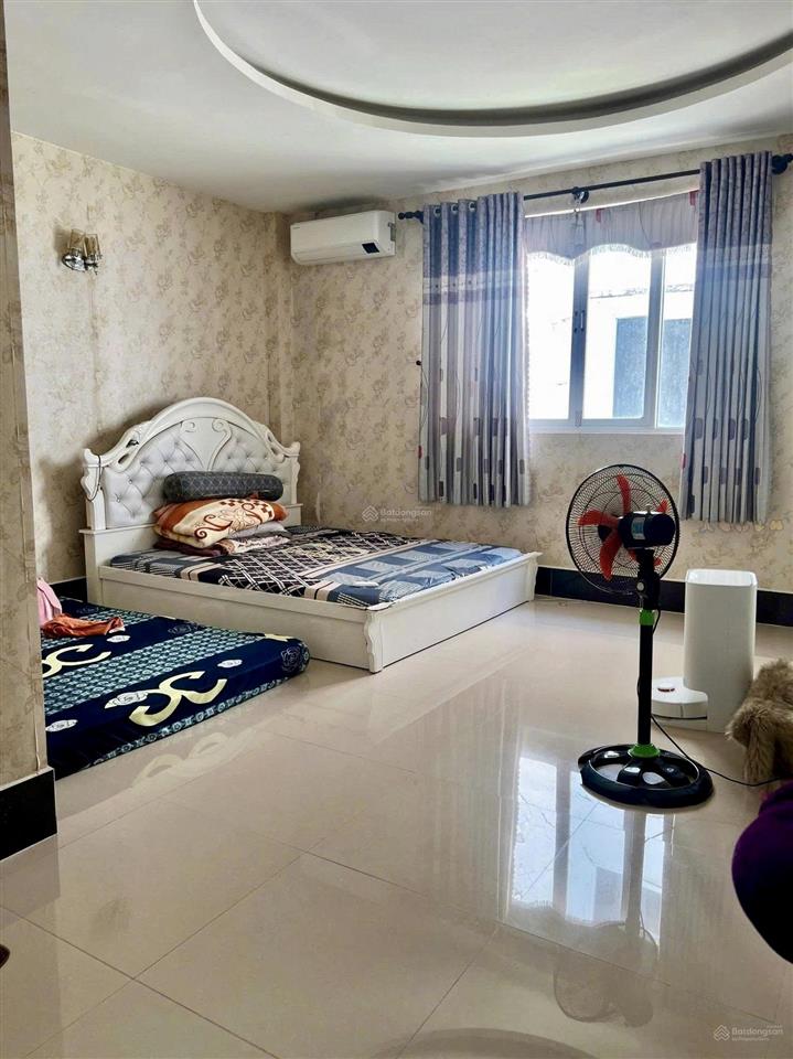 Chính chủ kẹt cần bán nhà 1.3 tỷ ngay chợ bình chánh. đang cho thuê 18tr/tháng.