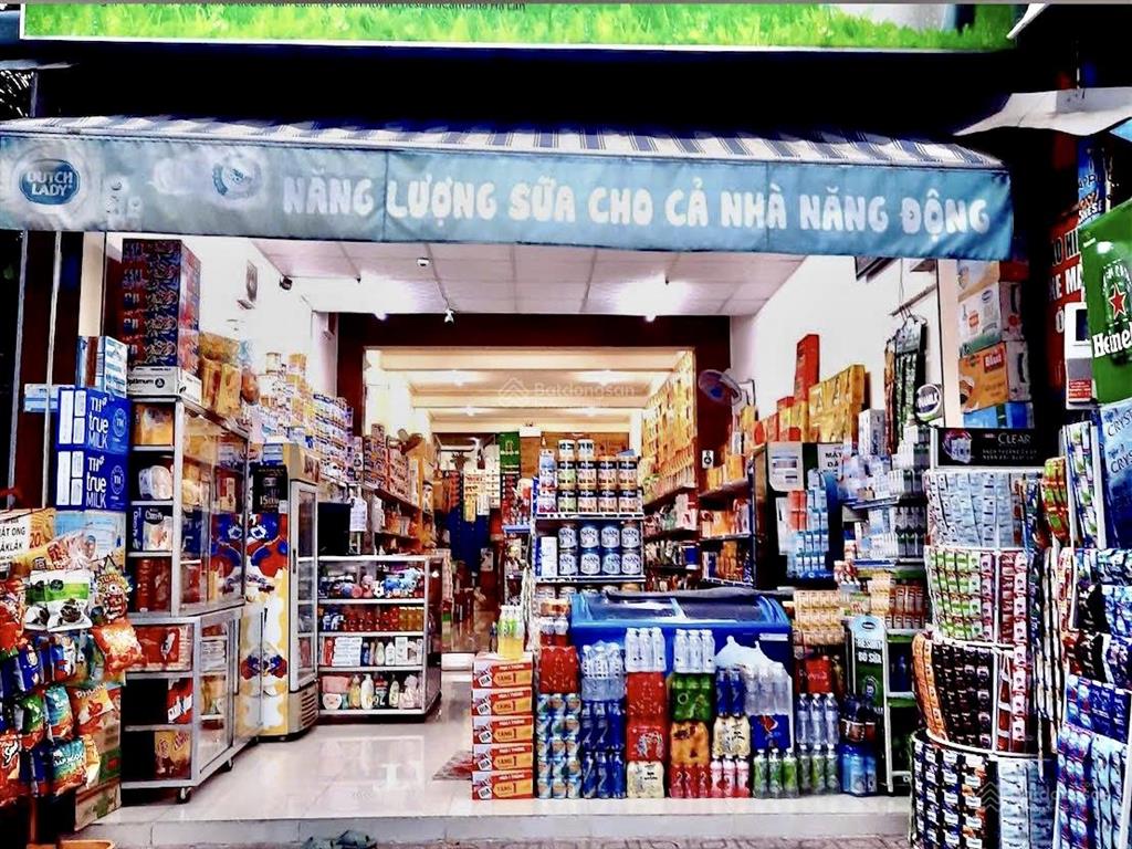 Chính chủ kẹt cần bán nhà 1.3 tỷ ngay chợ bình chánh. đang cho thuê 18tr/tháng.