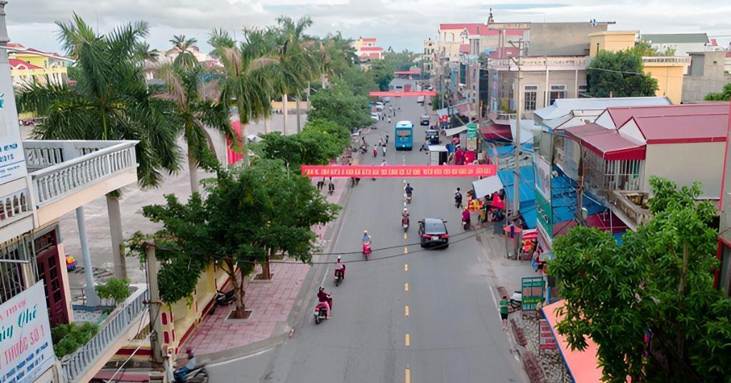 BÁN ĐẤT QUẤT LÂM, TRỤC CHÍNH KINH DOANH, 180M2, MT12M, PHÙ HỢP Ở, CHO THUÊ, XÂY KS, CHDV