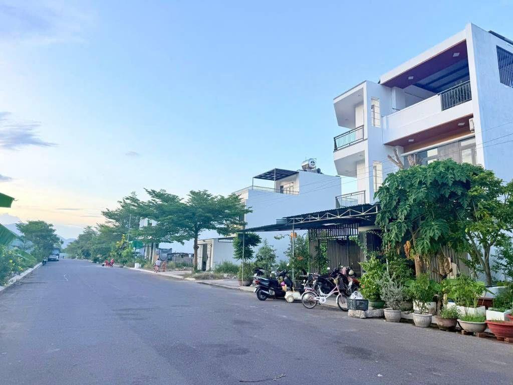 BÁN ĐẤT BIỂN QUẤT LÂM, TRUNG TÂM THỊ TRẤN QUẤT LÂM, ĐƯỜNG DẪN TỚI QUẢNG TRƯỜNG BIỂN, 148M2