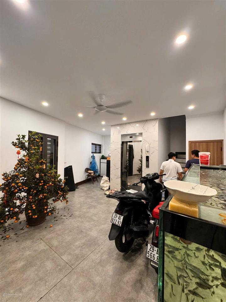 Nhà đẹp lô góc siêu thoáng, dân xây khu phân lô nguyễn văn cừ, 5 tầng thang máy, ô tô vào nhà