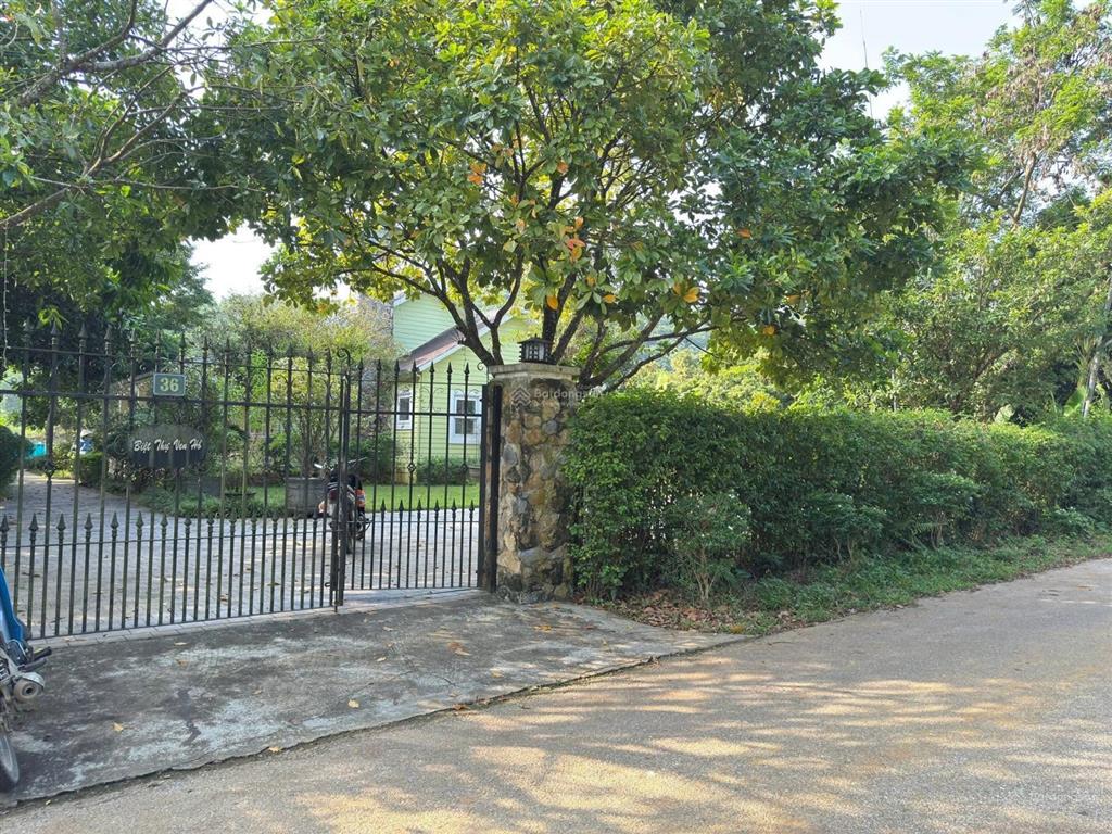 Bán gấp villa đep như châu âu vị trí đẹp bám hồ đồng mô