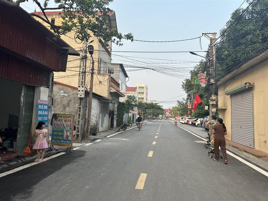 Chân cầu thượng cát, 139m2 mặt tiền 7m, ngõ thông ô tô 7 chỗ, tương lai 2 phút sang phố.
