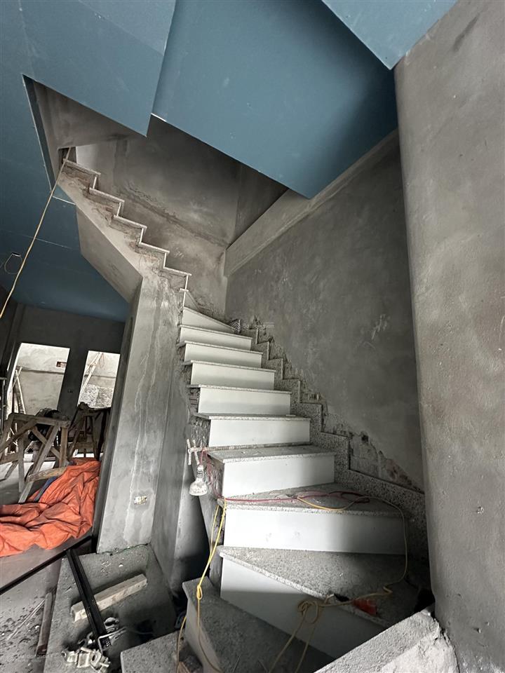 Chính chủ gửi bán nhà mới kính koong  3 tầng 41m2 full nội thất cơ bản  tại cổ dương  tiên dương