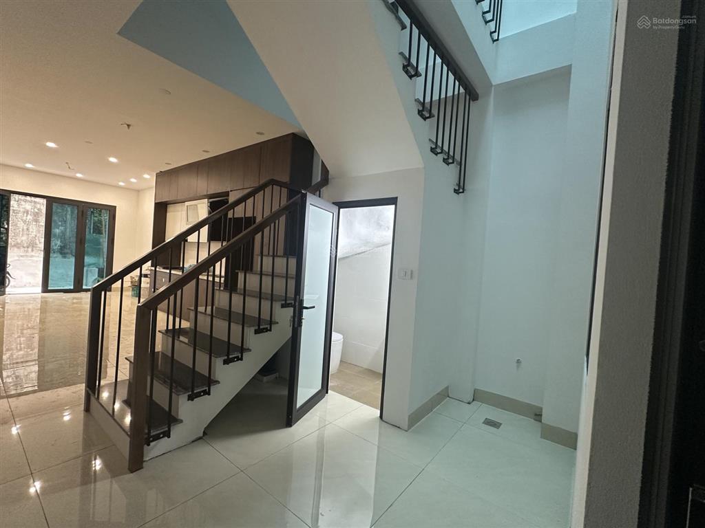 Chính chủ gửi bán nhà 3 tầng mới kính koong  58m2  tại vị trí trung tâm bắc hồng  sát vành đai 3