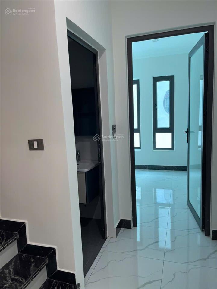 Chính chủ gửi bán nhà 3 tầng mới kính koong  58m2  tại vị trí trung tâm bắc hồng  sát vành đai 3