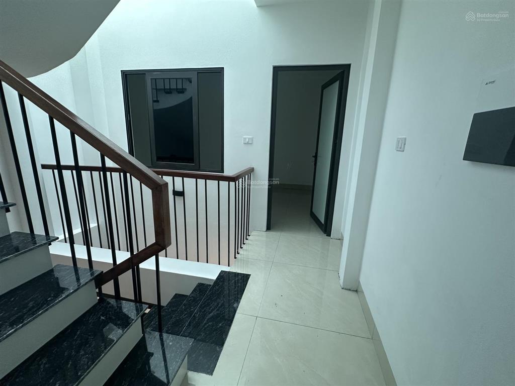 Chính chủ gửi bán nhà 3 tầng mới kính koong  58m2  tại vị trí trung tâm bắc hồng  sát vành đai 3