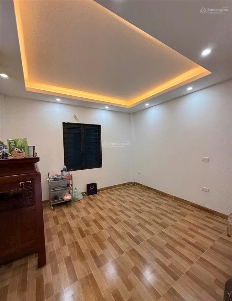 Chính chủ gửi bán nhà 4 tầng 50m2 tại tiền phong  mê linh ô tô đỗ cổng  cách kcn thăng long 3km.
