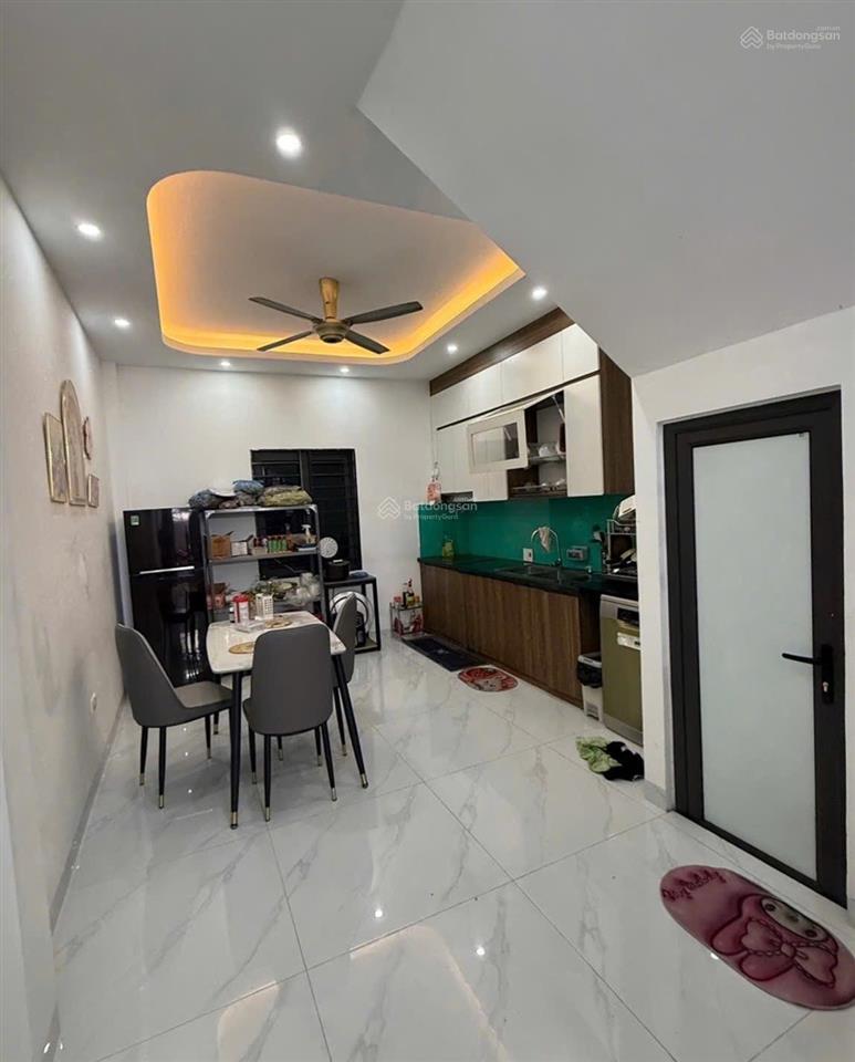 Chính chủ gửi bán nhà 4 tầng 50m2 tại tiền phong  mê linh ô tô đỗ cổng  cách kcn thăng long 3km.