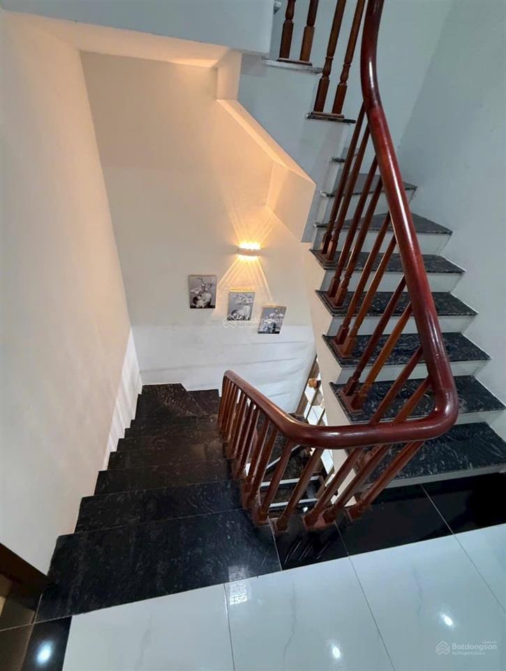 Chính chủ gửi bán nhà 4 tầng 50m2 tại tiền phong  mê linh ô tô đỗ cổng  cách kcn thăng long 3km.