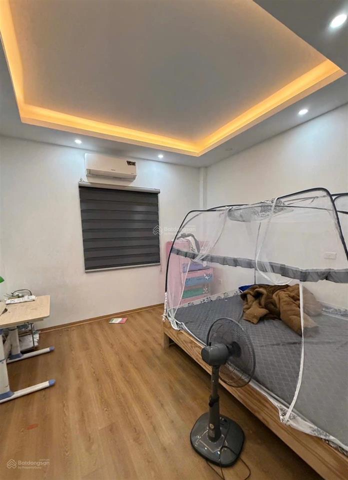 Chính chủ gửi bán nhà 4 tầng 50m2 tại tiền phong  mê linh ô tô đỗ cổng  cách kcn thăng long 3km.