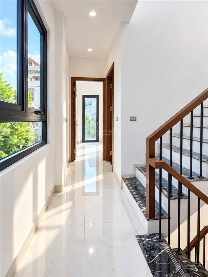 Bán nhà đẹp 3 tầng 50m2 tại thị trấn quang minh  hàng xóm big c  lô góc  ô tô đỗ cửa  về ở ngay